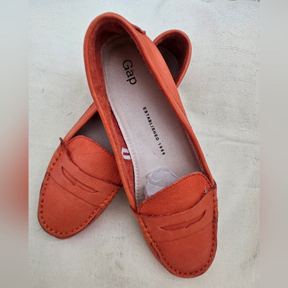 GAP W's Coral Orange Grained Leather Penny Loafers Driving Flats Sz US 6.5